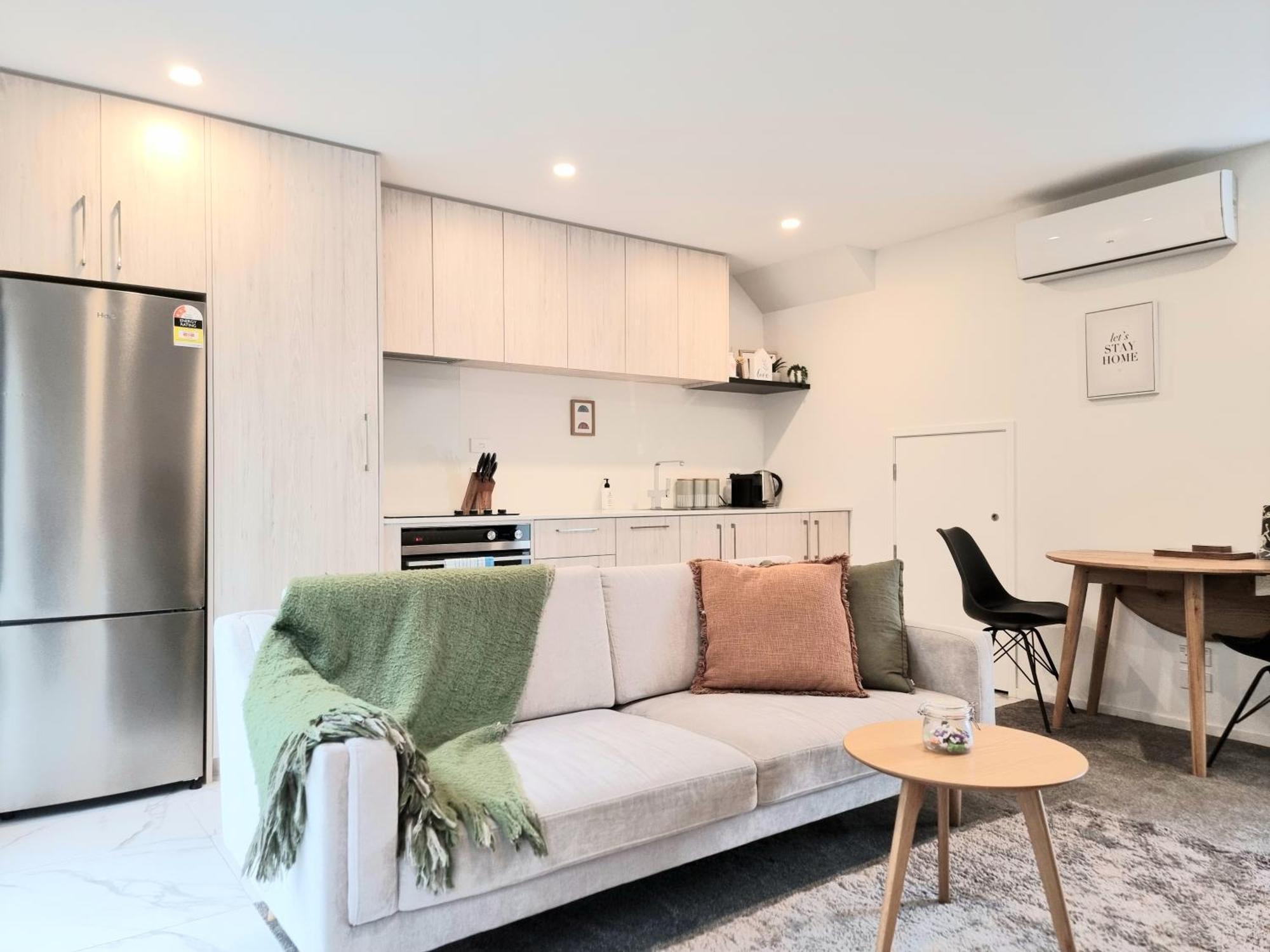 2brm 2bth Townhouse Free Carpark Apartment